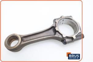 Gebruikte Drijfstang Toyota Hilux II 2.4 D 4x4 Prijs € 90,75 Inclusief btw aangeboden door Brus Motors BV