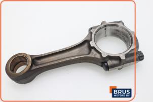 Gebruikte Drijfstang Toyota Hilux II 2.4 D 4x4 Prijs € 90,75 Inclusief btw aangeboden door Brus Motors BV