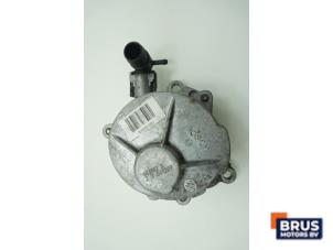 Gebruikte Vacuumpomp (Diesel) Renault Trafic New (EL) 2.0 dCi 16V 115 Prijs € 90,75 Inclusief btw aangeboden door Brus Motors BV