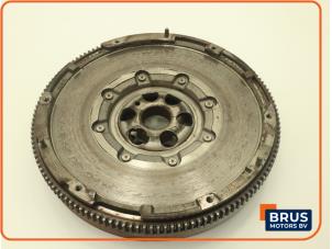 Gebruikte Dubbele massa vliegwiel Volkswagen Passat Variant (3C5) 2.0 TDI 16V 140 Prijs € 242,00 Inclusief btw aangeboden door Brus Motors BV