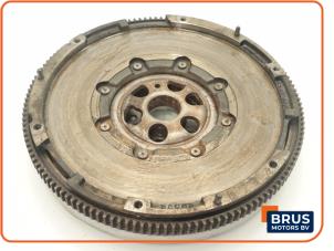 Gebruikte Dubbele massa vliegwiel Volkswagen Passat (3C2) 2.0 TDI 16V 140 Prijs € 242,00 Inclusief btw aangeboden door Brus Motors BV