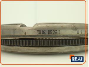 Gebruikte Dubbele massa vliegwiel Volkswagen Golf V (1K1) 3.2 V6 24V Prijs € 242,00 Inclusief btw aangeboden door Brus Motors BV