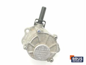 Gebruikte Vacuumpomp (Diesel) Mercedes E (W212) E-200 CDI 16V BlueEfficiency,BlueTEC Prijs € 90,75 Inclusief btw aangeboden door Brus Motors BV