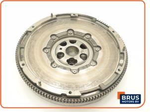 Gebruikte Dubbele massa vliegwiel Volkswagen Passat Variant (3C5) 2.0 TDI 16V 140 Prijs € 242,00 Inclusief btw aangeboden door Brus Motors BV