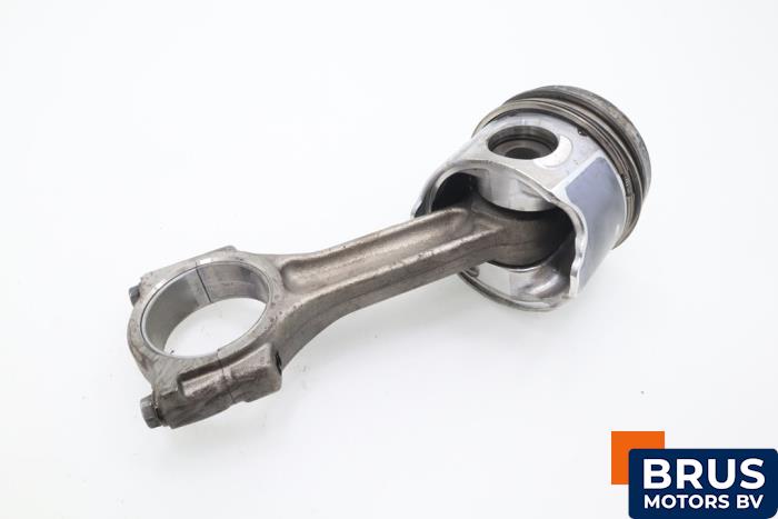 Drijfstang van een Opel Vivaro 1.9 DI 2006