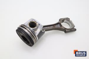 Gebruikte Drijfstang Volkswagen Polo IV (9N1/2/3) 1.4 TDI 80 Prijs € 90,75 Inclusief btw aangeboden door Brus Motors BV