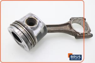 Gebruikte Drijfstang Volkswagen Polo IV (9N1/2/3) 1.4 TDI 80 Prijs € 90,75 Inclusief btw aangeboden door Brus Motors BV