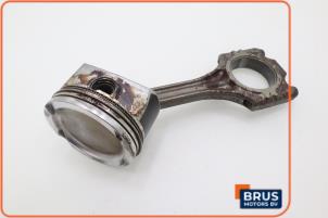 Gebruikte Drijfstang Volkswagen Polo IV (9N1/2/3) 1.2 12V Prijs € 90,75 Inclusief btw aangeboden door Brus Motors BV