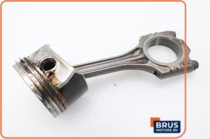 Gebruikte Drijfstang Volkswagen Polo IV (9N1/2/3) 1.2 12V Prijs € 90,75 Inclusief btw aangeboden door Brus Motors BV