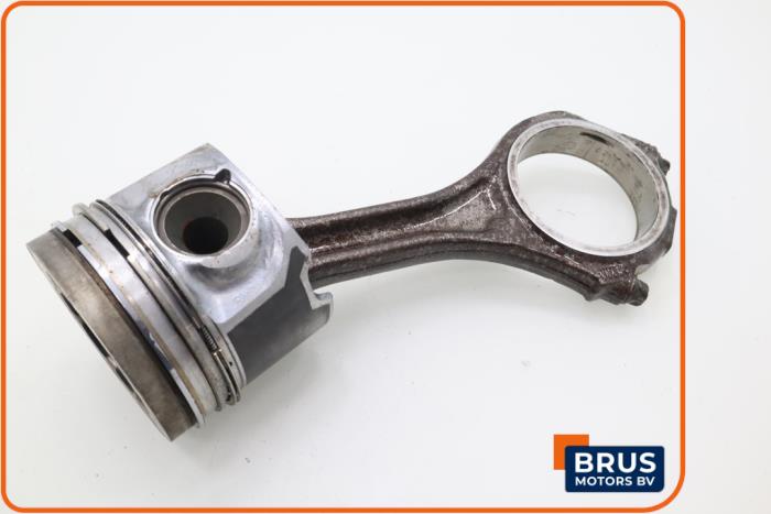 Drijfstang van een Volkswagen Touareg (7LA/7L6) 3.0 TDI V6 24V 2008