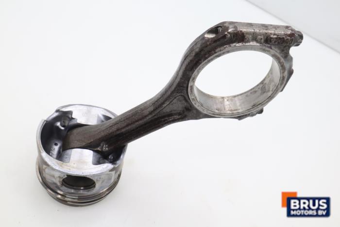 Drijfstang van een Volkswagen Touareg (7LA/7L6) 3.0 TDI V6 24V 2008