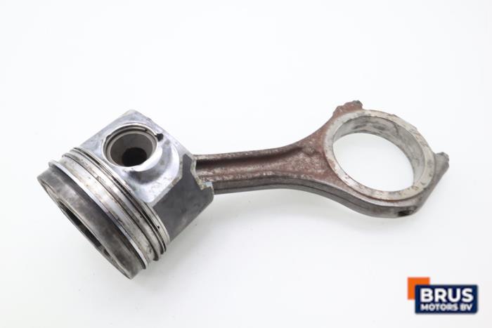 Drijfstang van een Volkswagen Touareg (7LA/7L6) 3.0 TDI V6 24V 2008