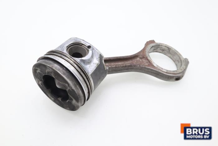 Drijfstang van een Volkswagen Touareg (7LA/7L6) 3.0 TDI V6 24V 2008