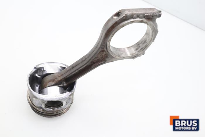 Drijfstang van een Volkswagen Touareg (7LA/7L6) 3.0 TDI V6 24V 2008