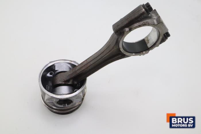 Drijfstang van een Volkswagen Golf VI Cabrio (1K) 1.6 TDI 16V BlueMotion 2014