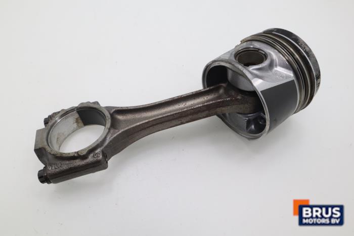 Drijfstang van een Volkswagen Golf VI Cabrio (1K) 1.6 TDI 16V BlueMotion 2014