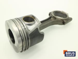 Gebruikte Drijfstang Audi A4 (B7) 2.0 TDI 16V Prijs € 90,75 Inclusief btw aangeboden door Brus Motors BV