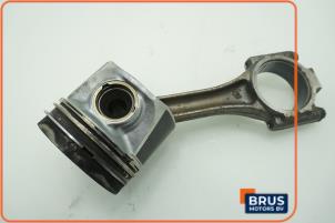 Gebruikte Drijfstang Volkswagen Polo IV (9N1/2/3) 1.4 TDI 70 Prijs € 90,75 Inclusief btw aangeboden door Brus Motors BV