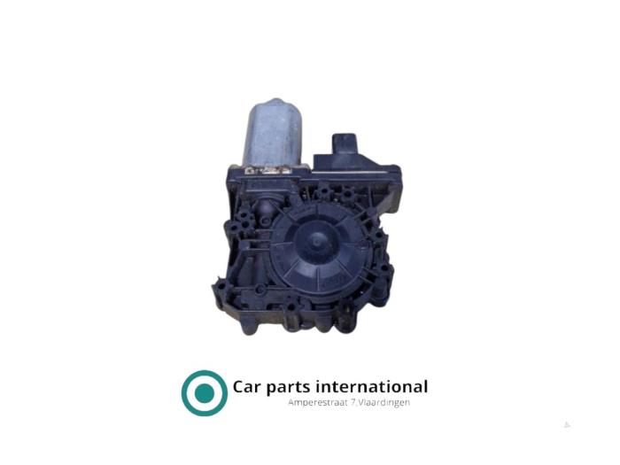 Raammotor Portier van een Audi TT (8N3) 1.8 20V Turbo Quattro 2001