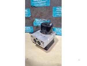 Gebruikte ABS Pomp Volkswagen Transporter T5 2.5 TDi Prijs op aanvraag aangeboden door Carparts International