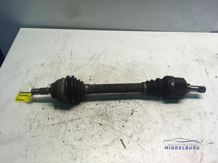 Gebruikte Steekas links-voor Peugeot 308 (4A/C) 1.6 VTI 16V Prijs € 9,00 Margeregeling aangeboden door Autodemontagebedrijf Middelburg B.V