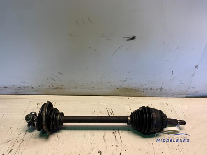 Gebruikte Aandrijfas links-voor Renault Megane Coupé (DA) 2.0 IDE 16V Prijs € 24,00 Margeregeling aangeboden door Autodemontagebedrijf Middelburg B.V