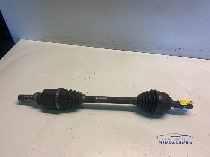 Gebruikte Aandrijfas links-voor Renault Scénic II (JM) 1.5 dCi 80 Prijs € 29,00 Margeregeling aangeboden door Autodemontagebedrijf Middelburg B.V