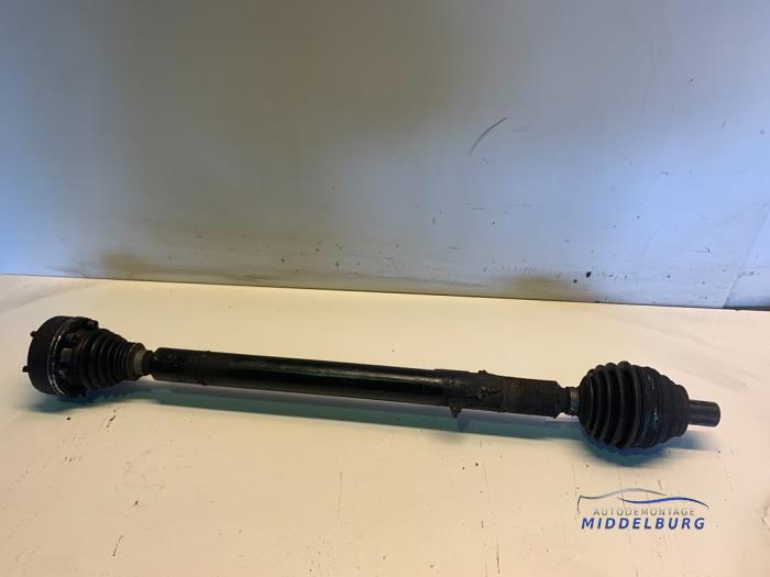 Gebruikte Aandrijfas rechts-voor Volkswagen Golf V (1K1) 1.9 TDI Prijs € 13,00 Margeregeling aangeboden door Autodemontagebedrijf Middelburg B.V
