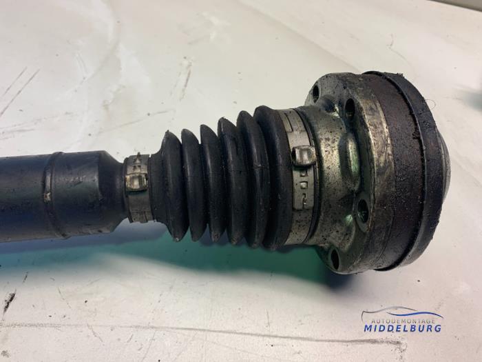 Aandrijfas rechts-voor van een Volkswagen Passat Variant (3C5) 2.0 TDI 16V 140 2008