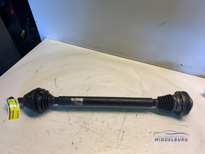 Aandrijfas rechts-voor van een Volkswagen Passat Variant (3C5) 2.0 TDI 16V 140 2008