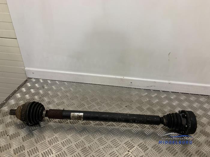 Gebruikte Aandrijfas rechts-voor Volkswagen Caddy III (2KA,2KH,2CA,2CH) 2.0 SDI Prijs € 13,00 Margeregeling aangeboden door Autodemontagebedrijf Middelburg B.V