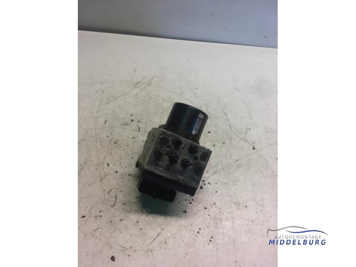 Gebruikte ABS Pomp Volkswagen Passat Variant (3C5) 2.0 TDI 16V 140 Prijs € 28,00 Margeregeling aangeboden door Autodemontagebedrijf Middelburg B.V