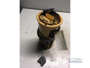 Gebruikte Brandstofpomp Elektrisch Volkswagen Multivan T5 (7E/7HC/7HF/7HM) 2.5 Tdi Prijs € 24,00 Margeregeling aangeboden door Autodemontagebedrijf Middelburg B.V