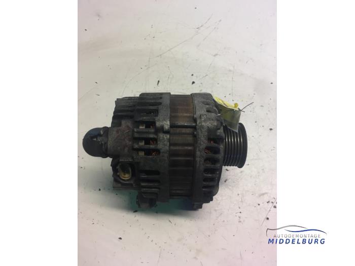 Dynamo van een Nissan Qashqai (J10) 1.6 16V 2010