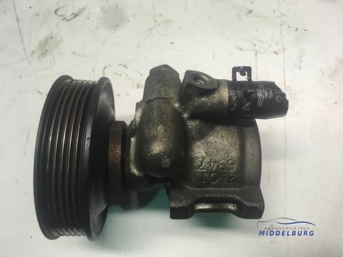 Gebruikte Pomp Servo Volkswagen Golf IV (1J1) 1.4 16V Prijs € 9,00 Margeregeling aangeboden door Autodemontagebedrijf Middelburg B.V