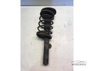 Gebruikte Schokbreker rechts-voor Peugeot 206 (2A/C/H/J/S) 1.6 XS,XT Prijs € 24,00 Margeregeling aangeboden door Autodemontagebedrijf Middelburg B.V