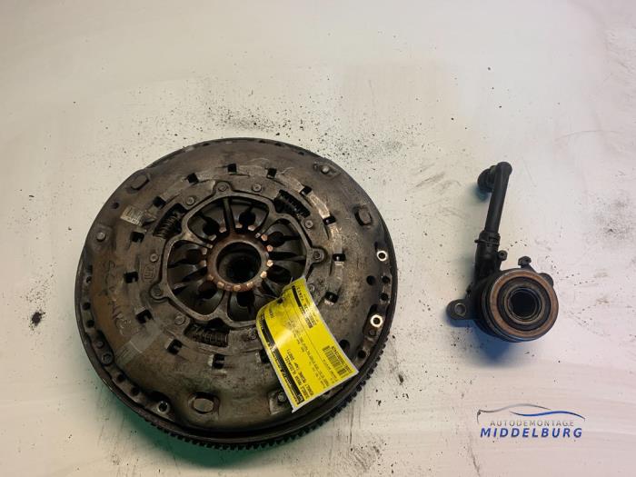 Gebruikte Dubbele massa vliegwiel Renault Scénic II (JM) 1.9 dCi 110 Prijs € 149,00 Margeregeling aangeboden door Autodemontagebedrijf Middelburg B.V