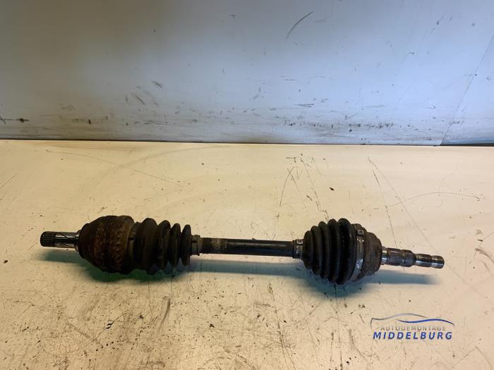 Gebruikte Steekas links-voor Opel Astra G Caravan (F35) 1.6 16V Prijs € 14,00 Margeregeling aangeboden door Autodemontagebedrijf Middelburg B.V