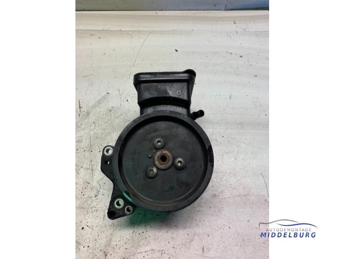 Gebruikte Servopomp BMW 5 serie (E60) 530d 24V Prijs € 34,00 Margeregeling aangeboden door Autodemontagebedrijf Middelburg B.V