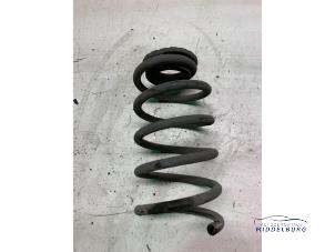 Gebruikte Schroefveer achter Opel Corsa D 1.3 CDTi 16V ecoFLEX Prijs € 9,00 Margeregeling aangeboden door Autodemontagebedrijf Middelburg B.V