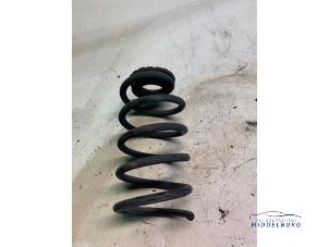 Gebruikte Schroefveer achter Opel Corsa D 1.3 CDTi 16V ecoFLEX Prijs € 9,00 Margeregeling aangeboden door Autodemontagebedrijf Middelburg B.V