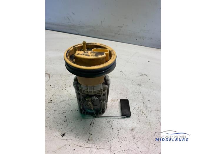 Gebruikte Tank element Pomp Volkswagen Polo IV (9N1/2/3) 1.4 TDI 70 Prijs € 11,00 Margeregeling aangeboden door Autodemontagebedrijf Middelburg B.V