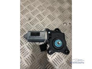 Gebruikte Raammotor Portier Mercedes S (W220) 3.2 S-320 CDI 24V Prijs € 23,00 Margeregeling aangeboden door Autodemontagebedrijf Middelburg B.V