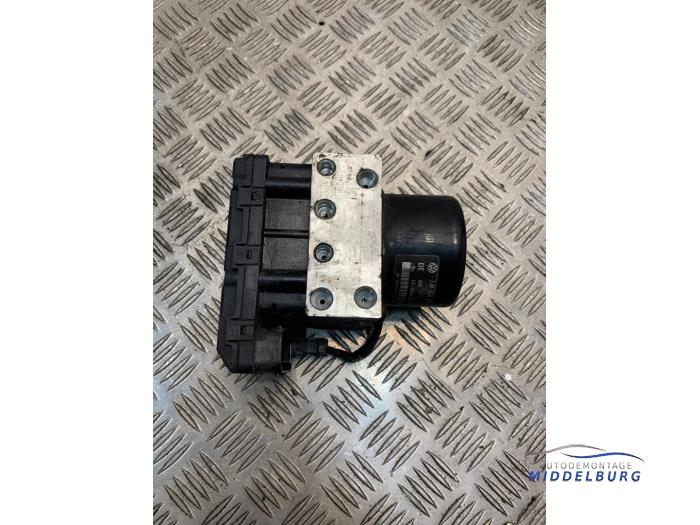 Gebruikte ABS Pomp Volkswagen Bora (1J2) 1.6 Prijs € 9,00 Margeregeling aangeboden door Autodemontagebedrijf Middelburg B.V