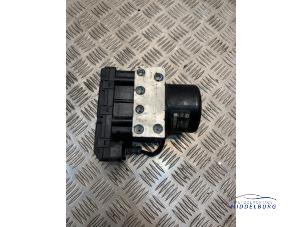 Gebruikte ABS Pomp Volkswagen Bora (1J2) 1.6 Prijs € 9,00 Margeregeling aangeboden door Autodemontagebedrijf Middelburg B.V