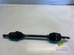 Gebruikte Steekas links-voor Opel Corsa D 1.2 16V Prijs € 19,00 Margeregeling aangeboden door Autodemontagebedrijf Middelburg B.V