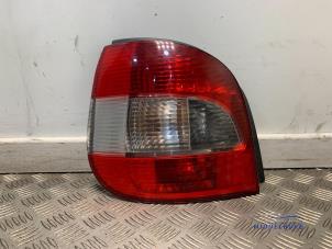 Gebruikte Achterlicht links Renault Scénic I (JA) 2.0 16V IDE Prijs € 14,00 Margeregeling aangeboden door Autodemontagebedrijf Middelburg B.V
