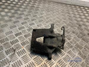 Gebruikte Remklauw (Tang) links-achter Opel Movano (4A1; 4A2; 4B2; 4B3; 4C2; 4C3) 1.9 CDTI Prijs € 21,00 Margeregeling aangeboden door Autodemontagebedrijf Middelburg B.V