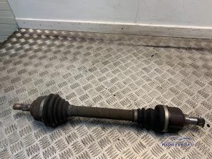 Gebruikte Aandrijfas links-voor Peugeot 308 SW (4E/H) 1.6 16V THP 175 Prijs € 16,00 Margeregeling aangeboden door Autodemontagebedrijf Middelburg B.V