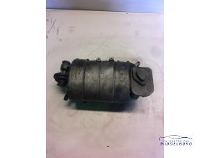 Gebruikte Inlaatspruitstuk Volkswagen Caddy Combi III (2KB,2KJ) 2.0 SDI Prijs € 24,00 Margeregeling aangeboden door Autodemontagebedrijf Middelburg B.V